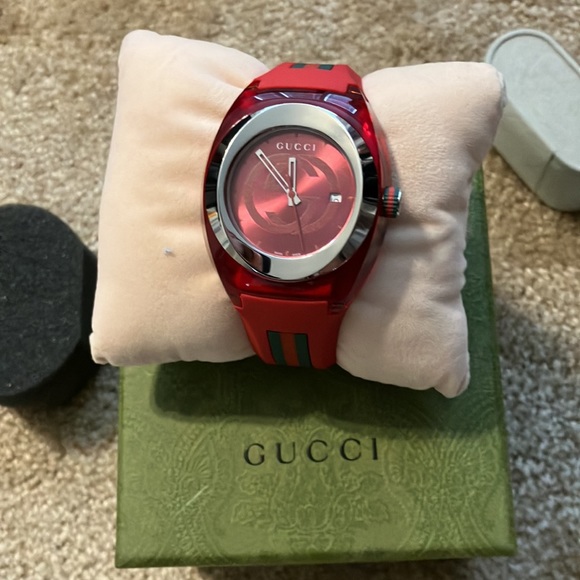 Red Sync Gucci Watch NWT - Picture 5 of 6